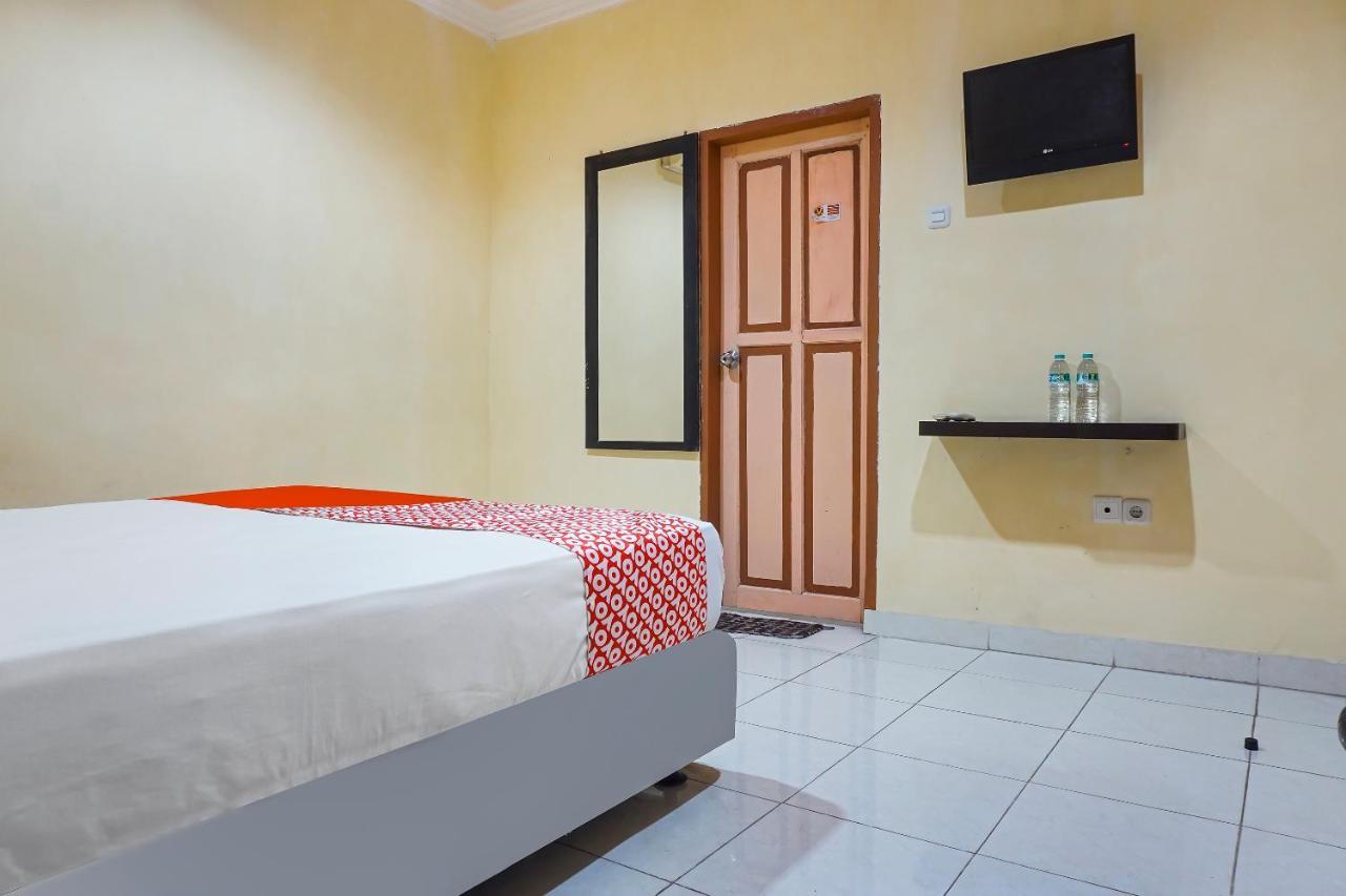 Oyo 90923 Makassar Cottage Balangberu Esterno foto