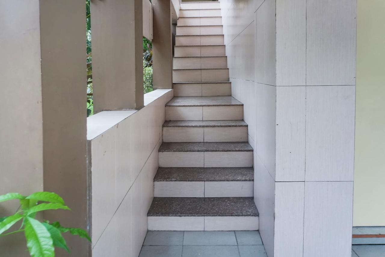 Oyo 90923 Makassar Cottage Balangberu Esterno foto