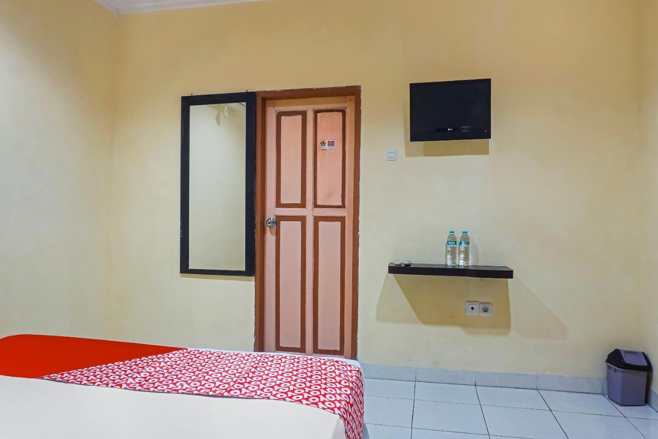 Oyo 90923 Makassar Cottage Balangberu Esterno foto