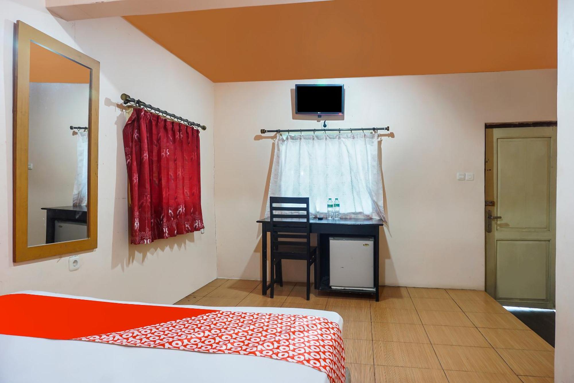 Oyo 90923 Makassar Cottage Balangberu Esterno foto