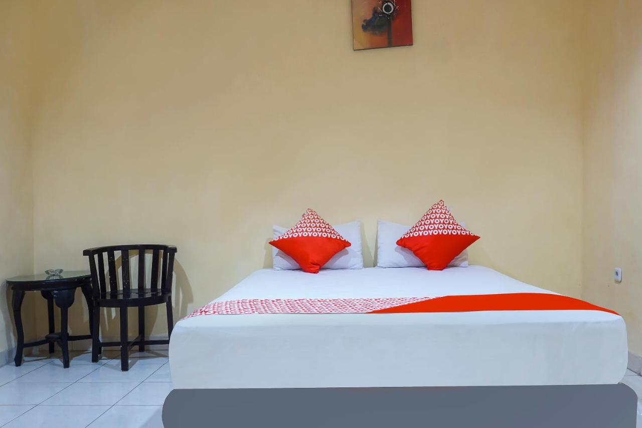 Oyo 90923 Makassar Cottage Balangberu Esterno foto