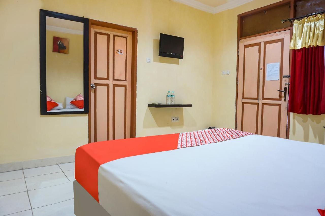Oyo 90923 Makassar Cottage Balangberu Esterno foto