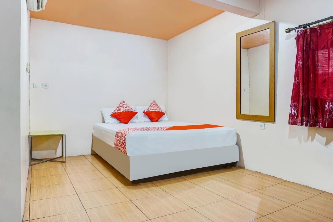 Oyo 90923 Makassar Cottage Balangberu Esterno foto